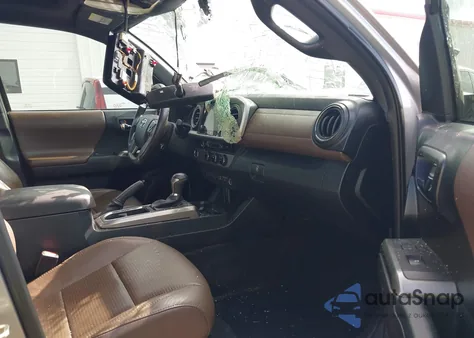 2017 Toyota Tacoma Limited z USA, uszkodzony, nr VIN 5TFEZ5CN8HX037543